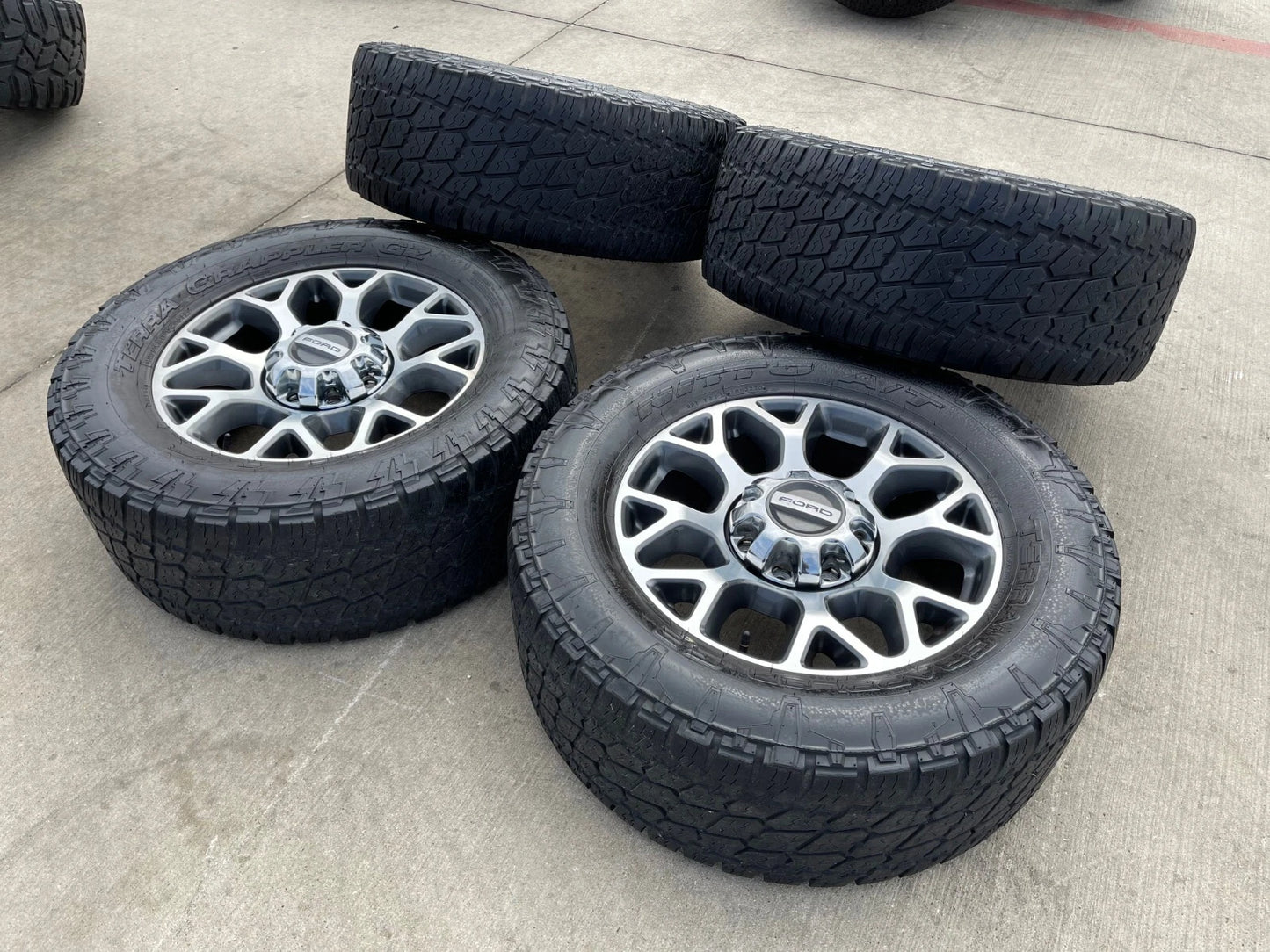 20" Ford F-250 F-350 OEM Lariat wheels rims 10292 tires NITTO 35"