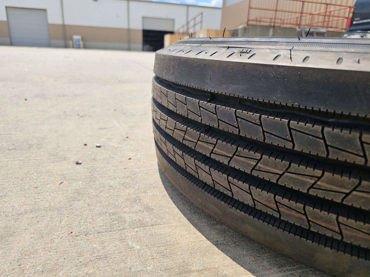 (1) 245/70/17.5 Advanta AV-2000S tire 245/70R17.5 143 J 18 ply LR J NEW