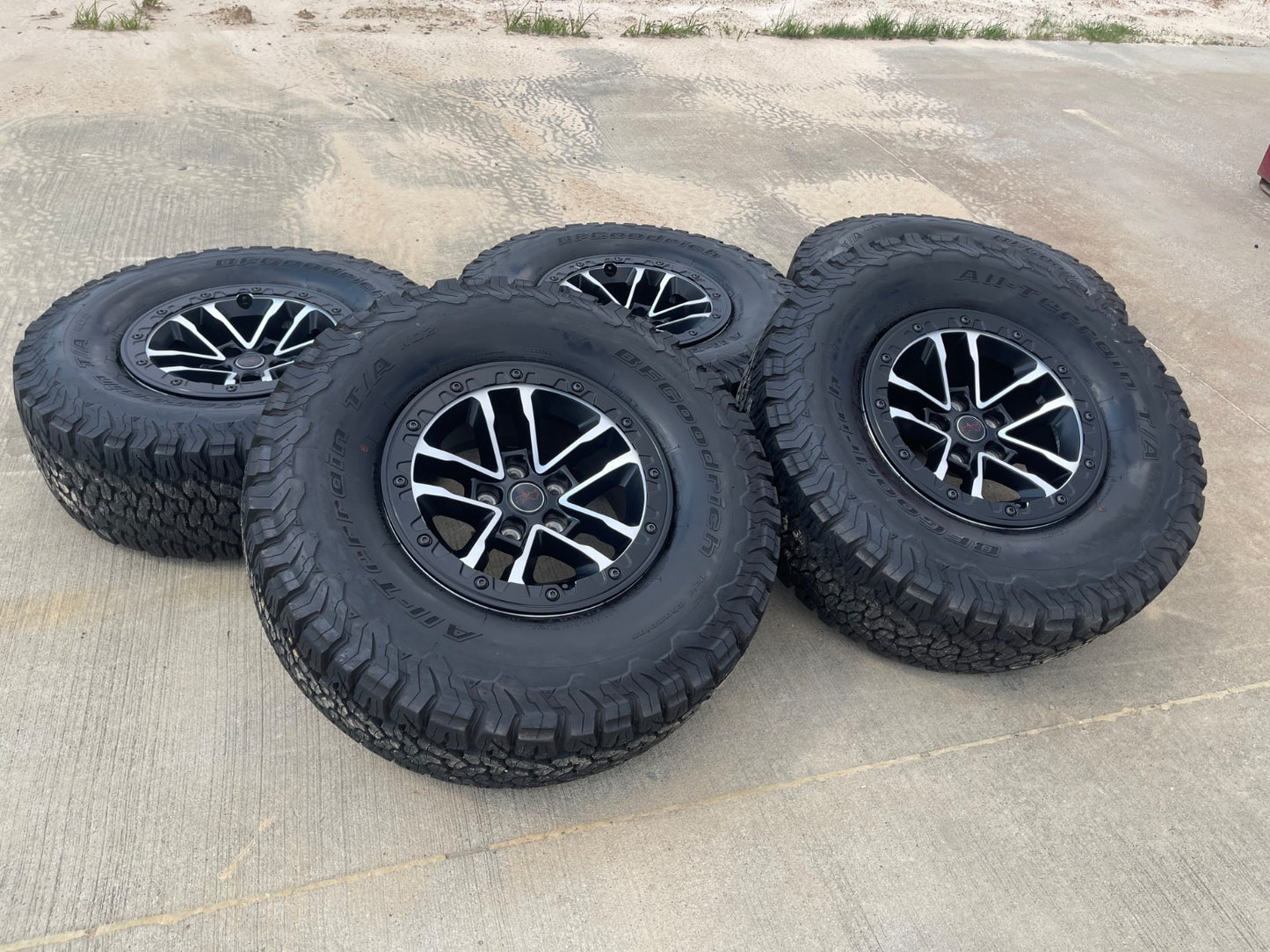 17" Jeep Wrangler 392 Gladiator Rubicon OEM 9329 BEADLOCK wheels rims BFG 35"