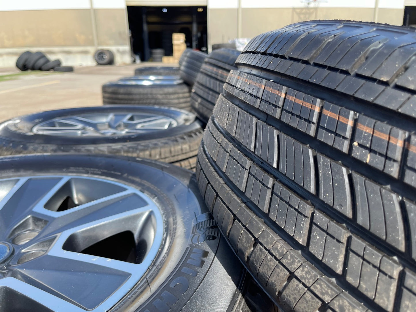 18" Ford F-150 Expedition OEM rims wheels 3997 3999 tires NEW MICHELIN