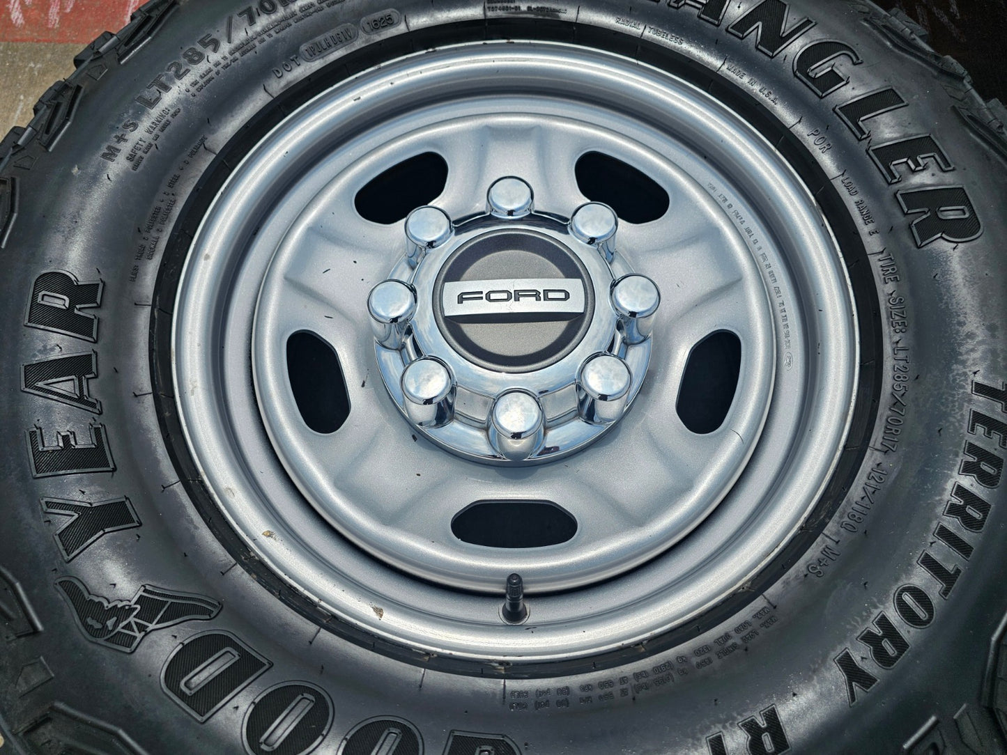 17" Ford F-250 F-350 OEM 3828 wheels rims tires GOODYEAR R/T 33"
