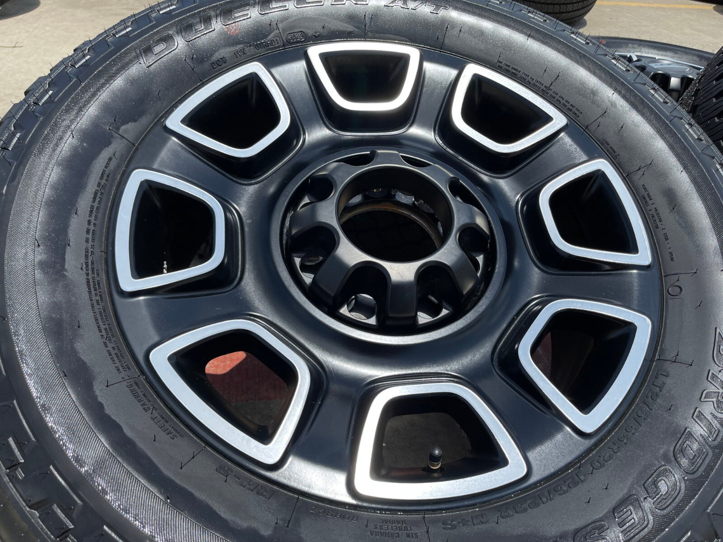 20" Ford F-250 F-350 OEM Lariat Platinum wheels rims 10486 tires 2024 2025