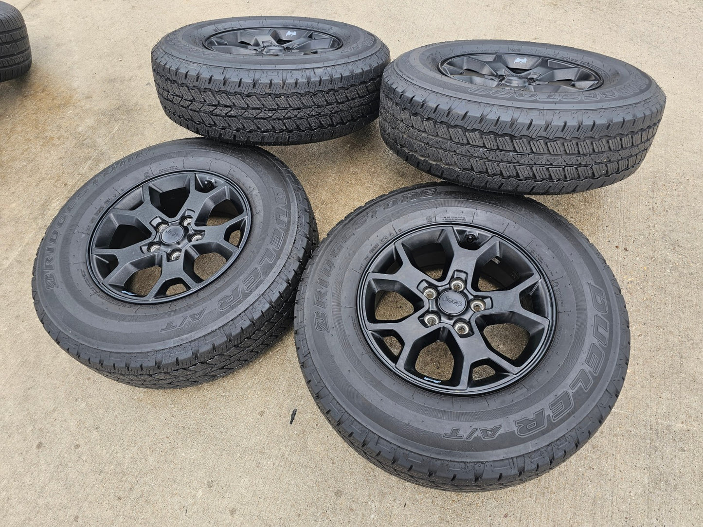17" Jeep Wrangler Rubicon OEM 9218 wheels rims Gladiator tires SET DUELER A/T