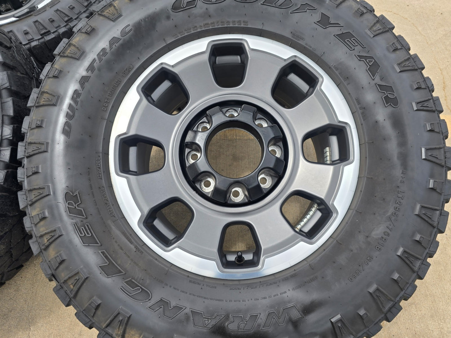 18" Ford F-250 F-350 OEM TREMOR rims wheels 10482 tires DURATRAC R/T 35"