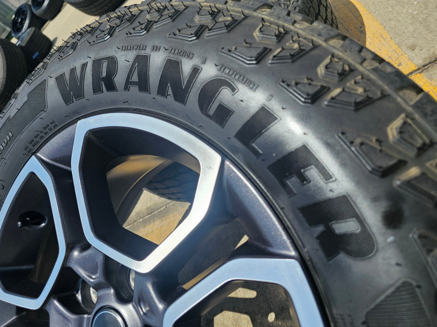 18" Jeep Grand Cherokee TRAILHAWK L OEM wheels rims 9309 Durango tires