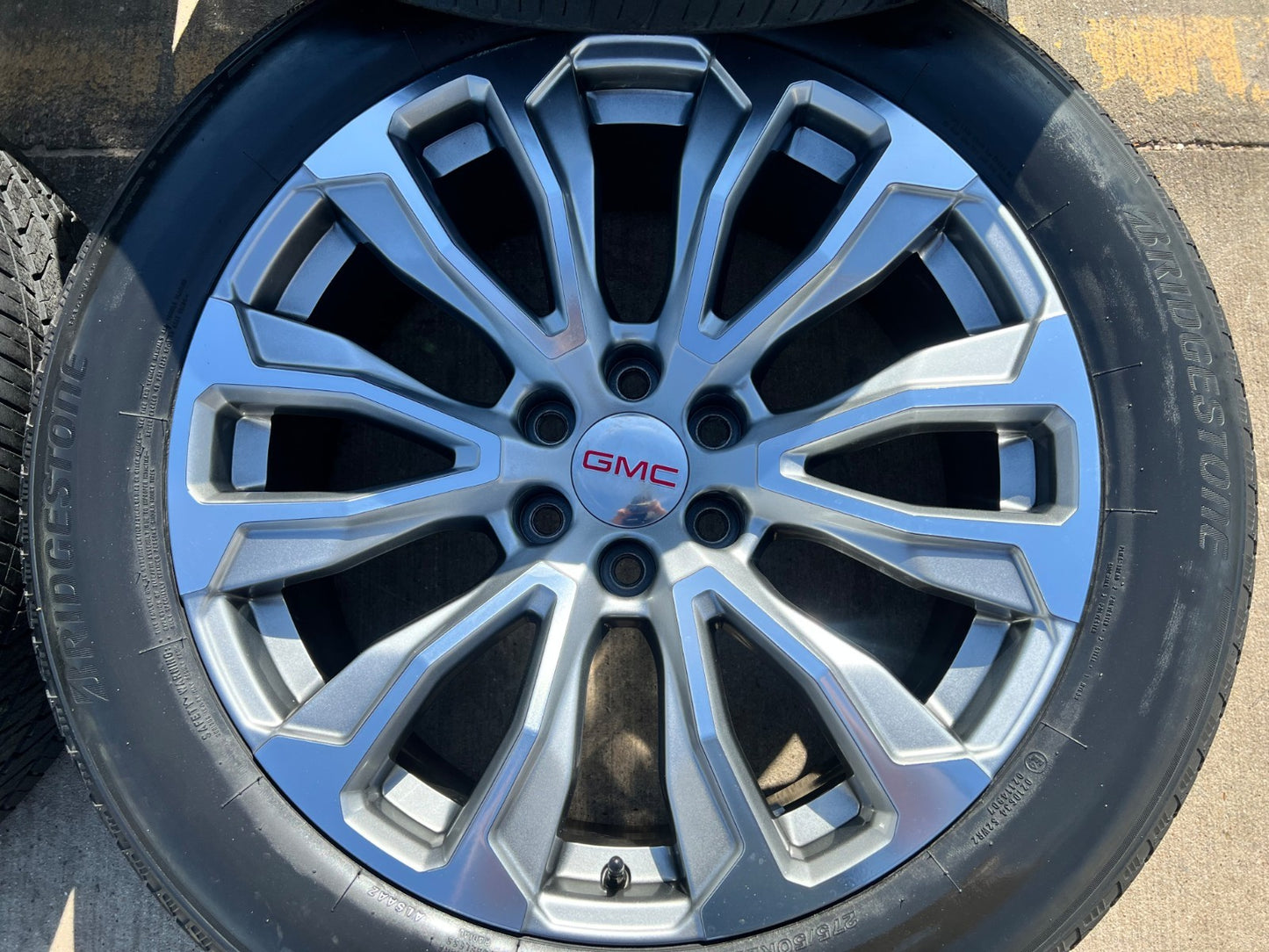 22" GMC Yukon Sierra DENALI OEM wheels rims 14025 97000 tires BRIDGESTONE