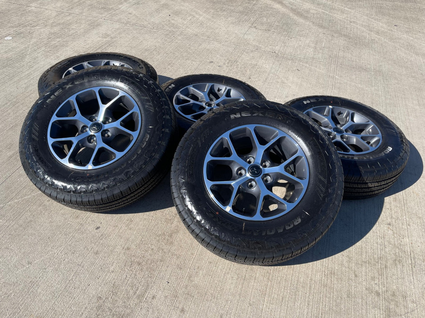 17" Jeep Gladiator OEM wheels rims 9235 Wrangler 2024 2025 2026 NEXEN NEW