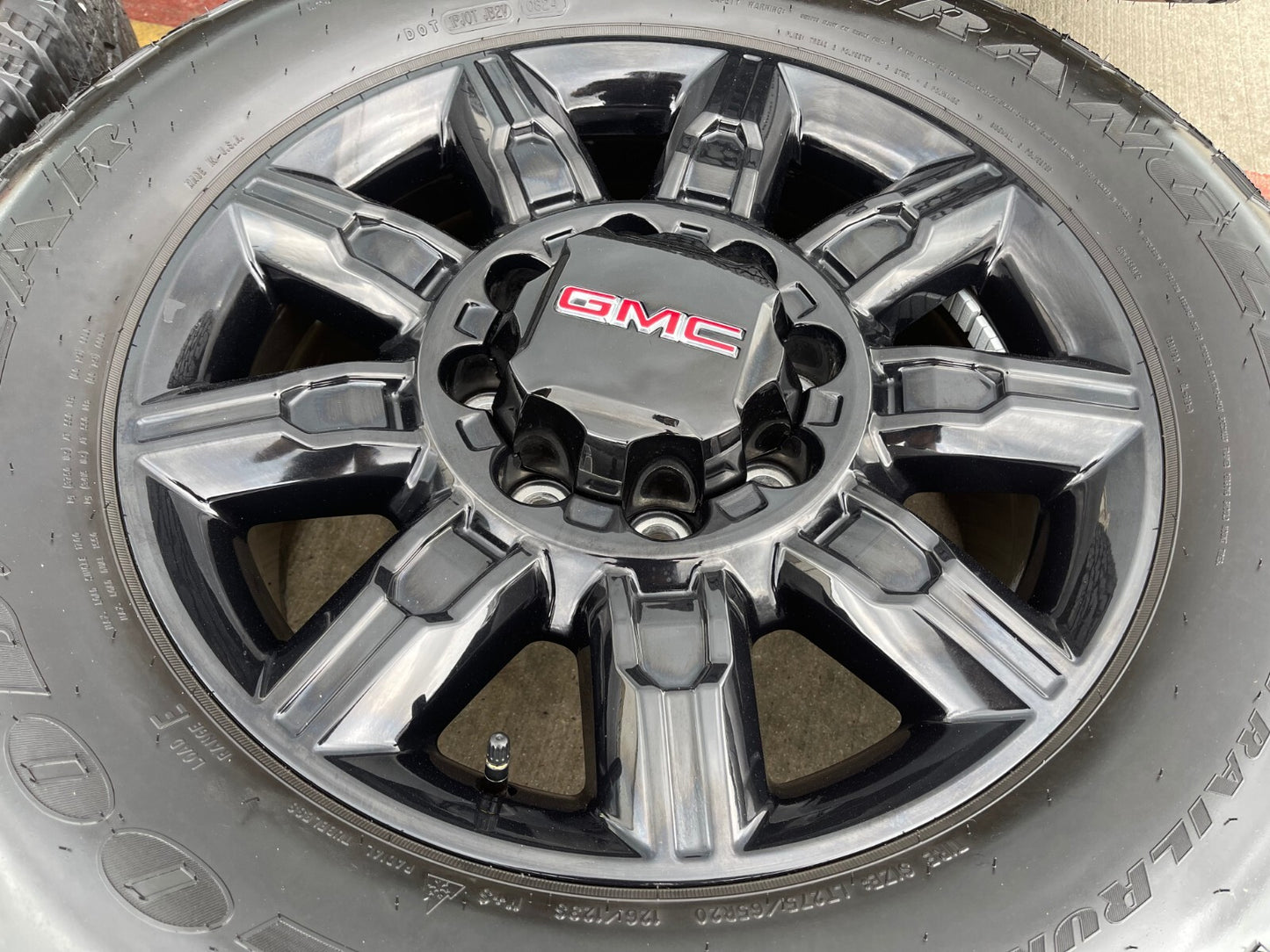 20" GMC Sierra DENALI 2500 3500 OEM 14137 5963 wheels rims Silverado tires A/T