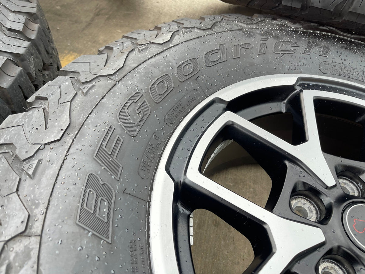 17" Jeep Wrangler Rubicon OEM 95730 9327 wheels rims Gladiator BFG KO2 A/T 33"