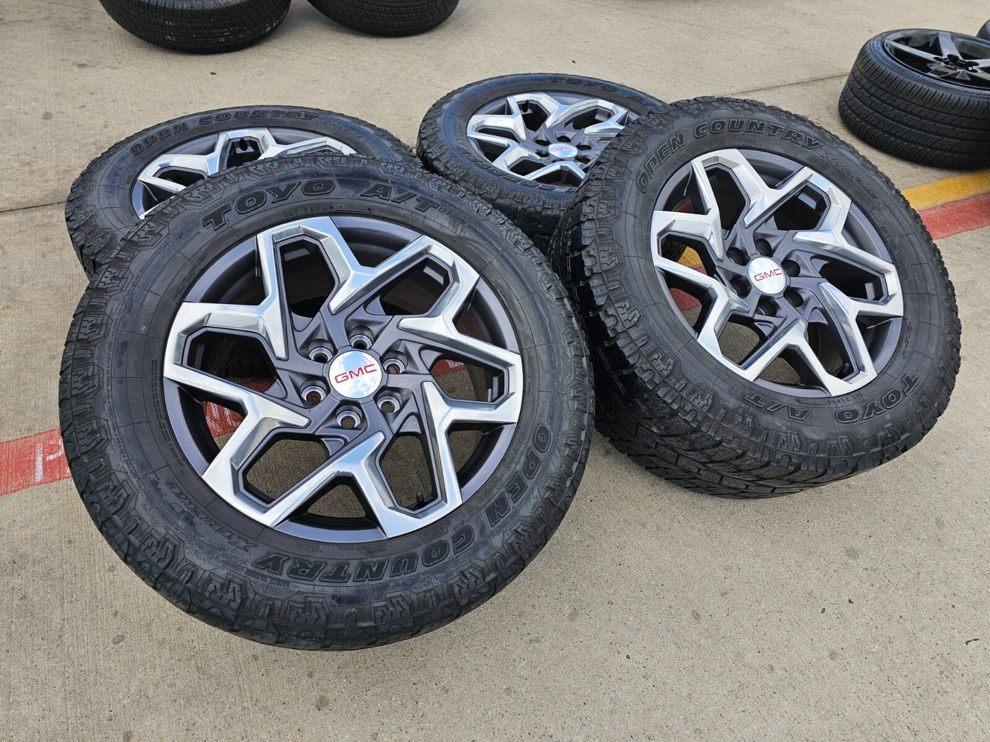 20" GMC Sierra Yukon AT4 Tahoe Silverado OEM wheels rims 95369 TOYO A/T2