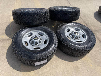 17" Chevy Silverado GMC Sierra 2500 OEM 8095 wheels rims SET tires NITRO 33"