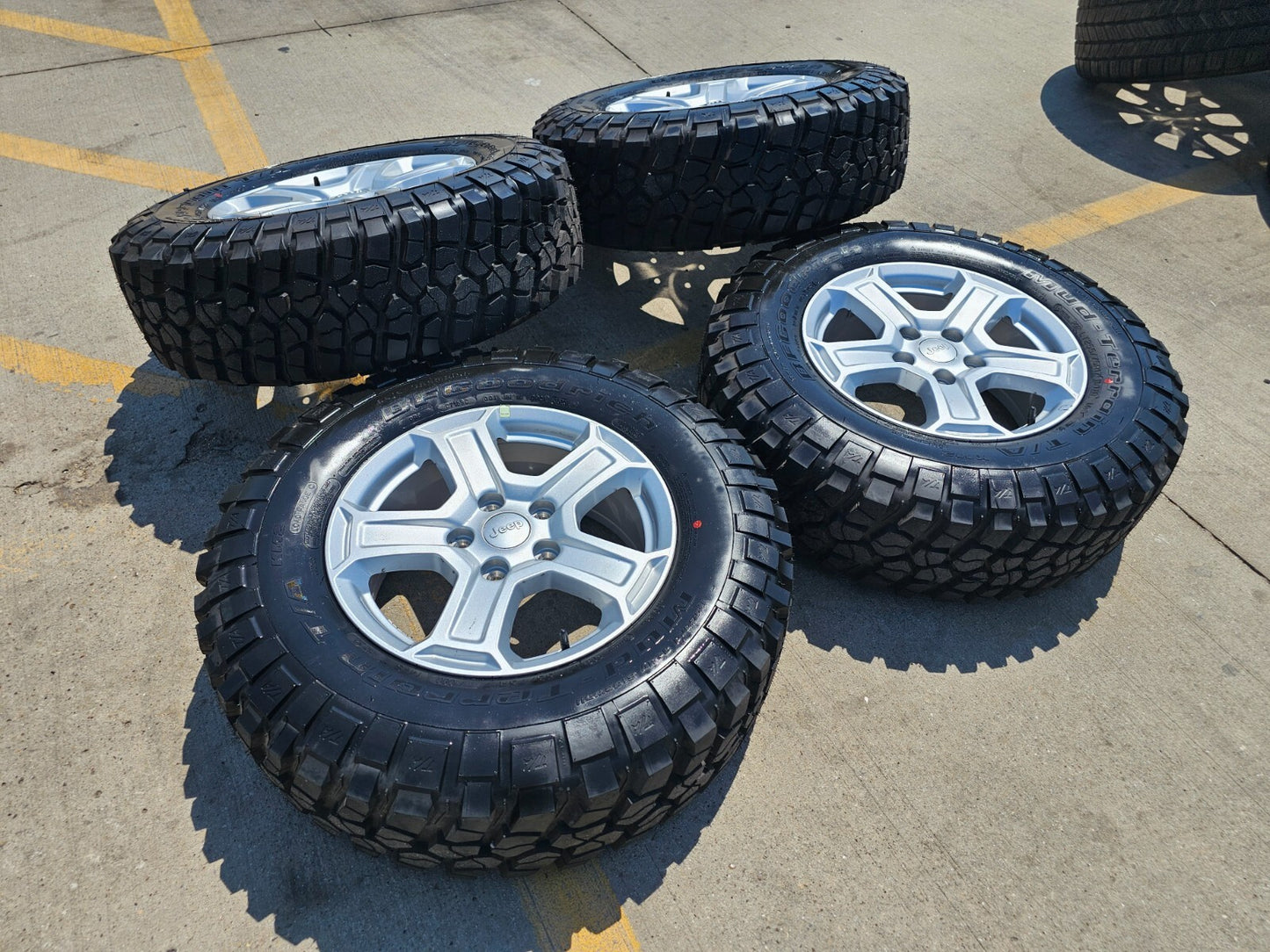 17" Jeep Gladiator Wrangler Rubicon OEM wheels rims 9216 BFG