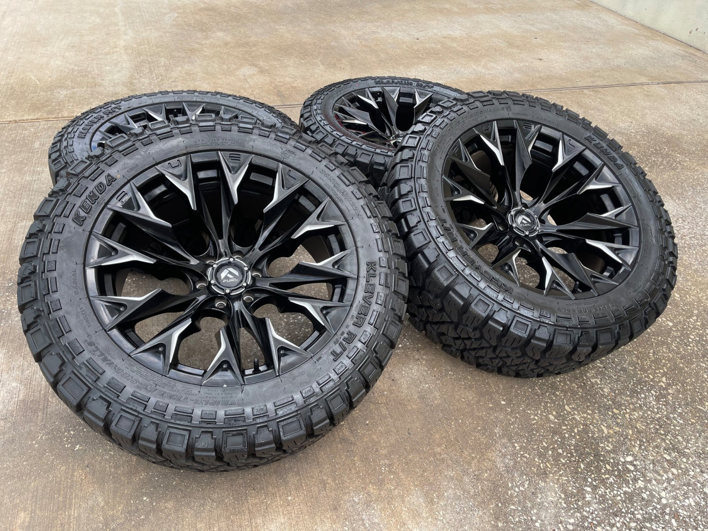 22" 22x10 FUEL Flame D804 Ford F-150 rims wheels Expedition FITS 2004-2027 35"