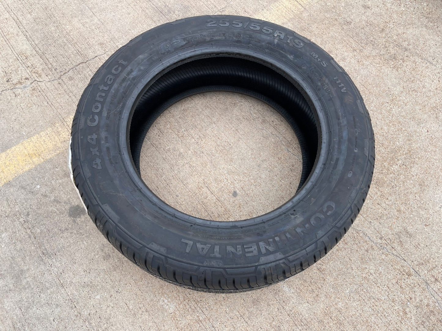 (1) 255/55/19 Continental 4X4 Contact tire 255/55R19 111V M+S XL NEW