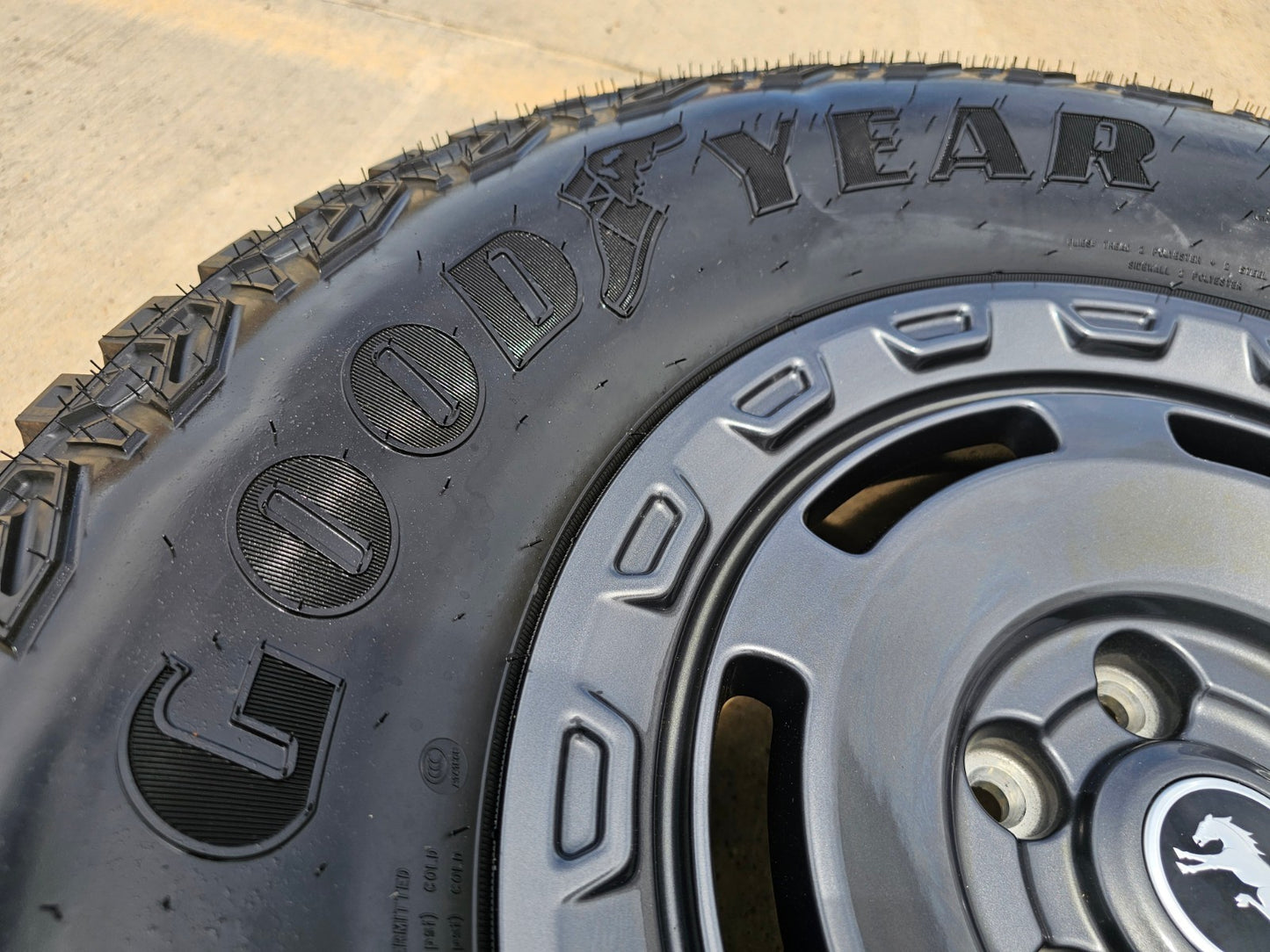 (1) 17" Ford Bronco HERITAGE SASQUATCH wheel rim 10464 GOODYEAR A/T 35" NEW