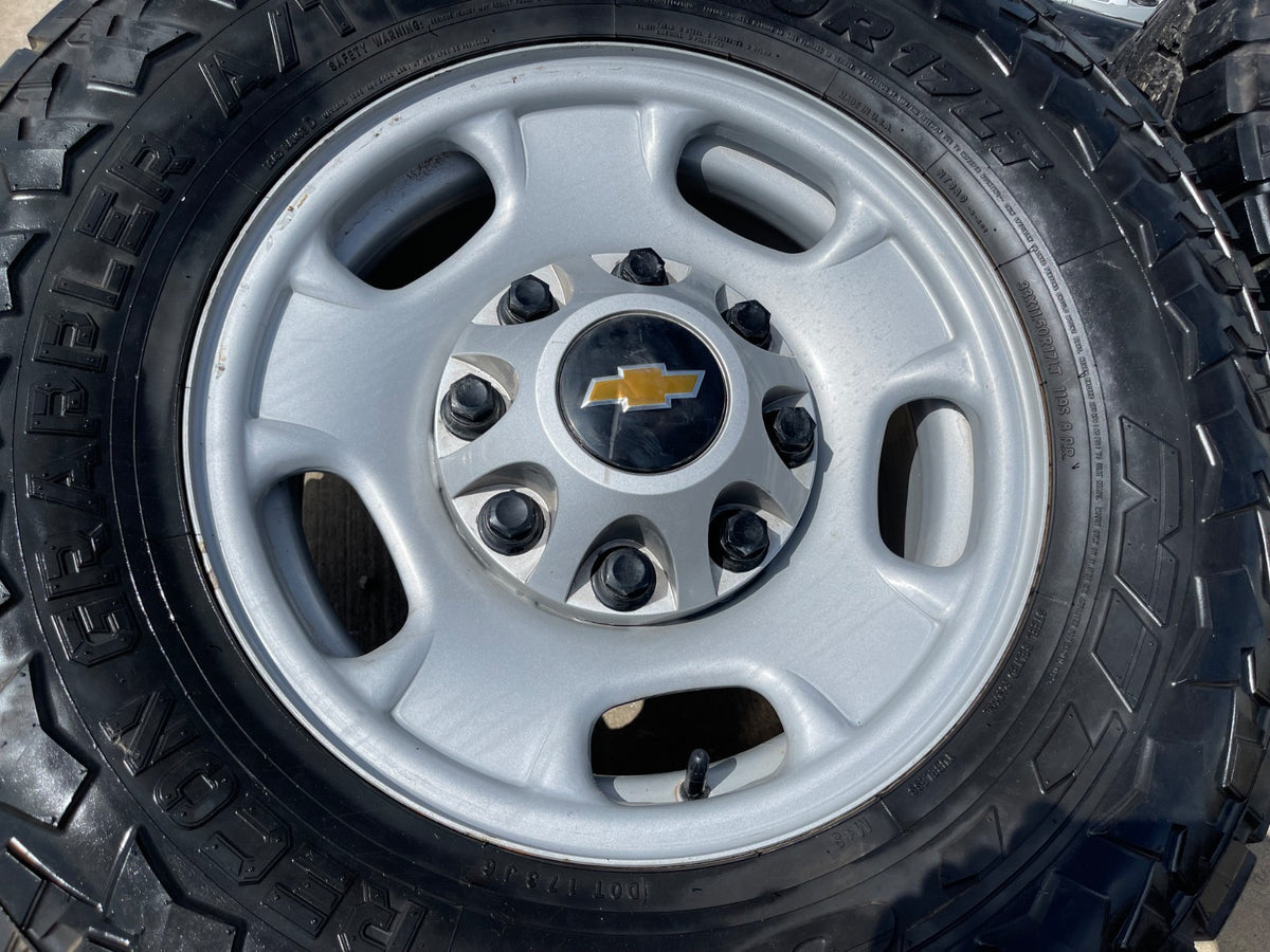 17" Chevy Silverado GMC Sierra 2500 OEM 8095 wheels rims SET tires NITRO 33"