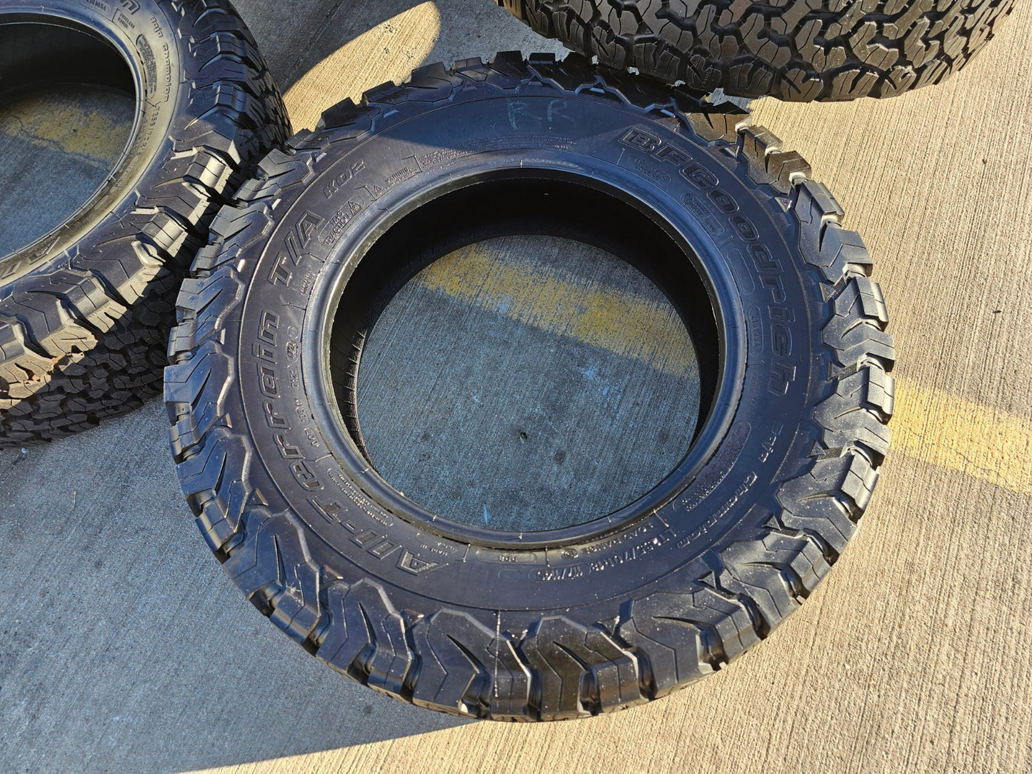 (4) 255/70/18 BFG KO2 A/T tires F-150 Sierra Tahoe Silverado NEW TAKE OFFS NEW