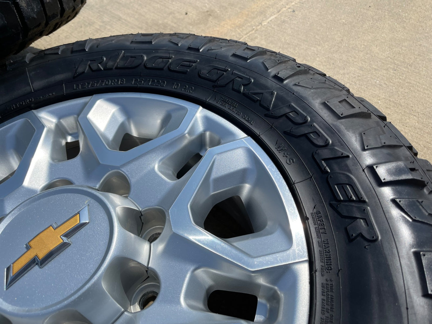 18" Chevy Silverado 2500 3500 OEM 5959 wheels rims tires SET NITRO R/T