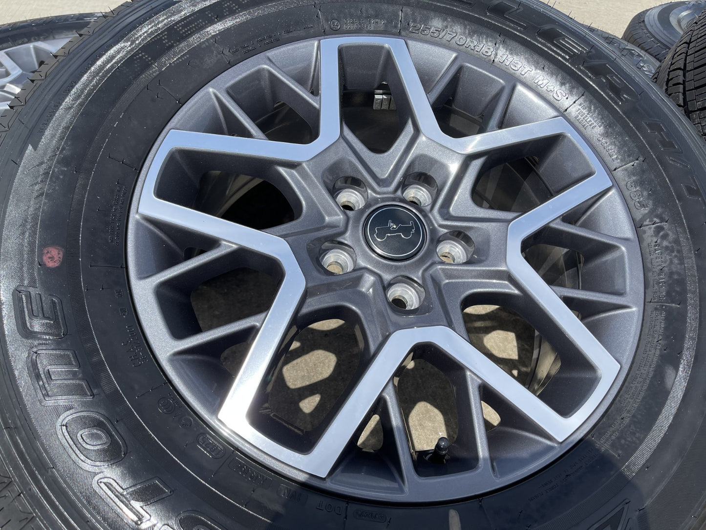 18" Jeep Wrangler Grand Cherokee Gladiator OEM 9331 wheels rims 2025 2026 NEW