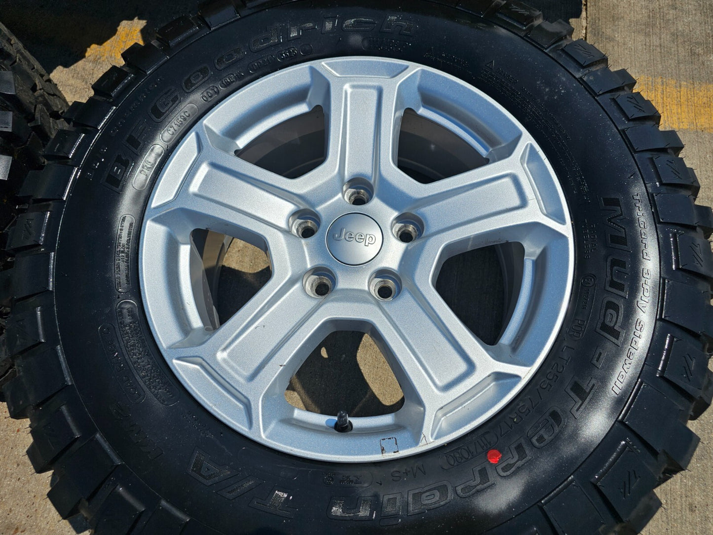 17" Jeep Gladiator Wrangler Rubicon OEM wheels rims 9216 BFG