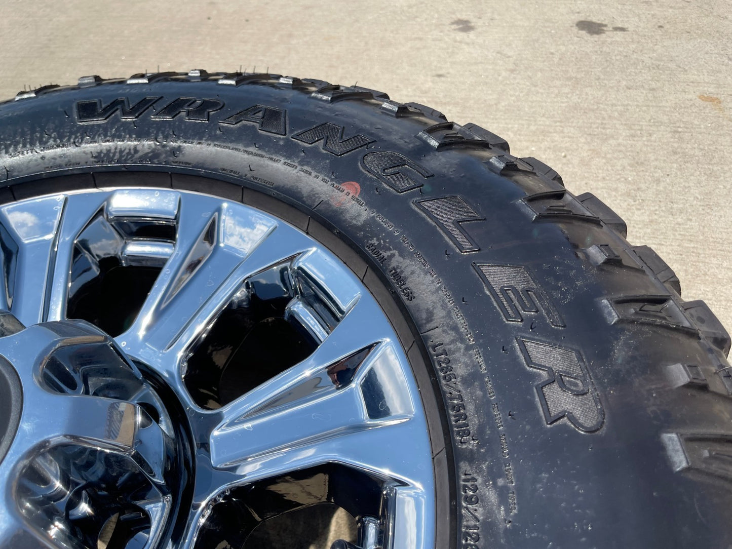 18" Ford F-250 F-350 TREMOR OEM CHROME rims wheels 10097 tires GOODYEAR 35"