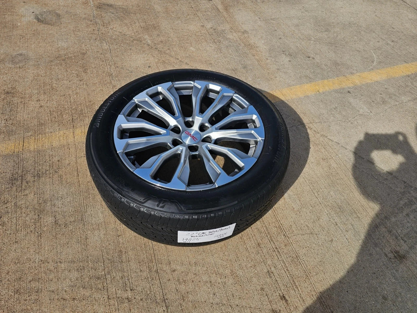 22" GMC Yukon Sierra DENALI OEM wheel rim 14025 97000 tire (1) spare BRIDGESTONE