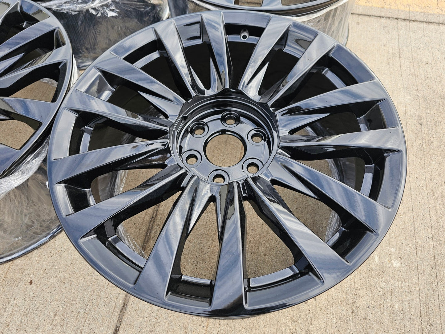 22" Cadillac Escalade OEM Black wheels rims 4873 95026 Tahoe Silverado 2024 2025