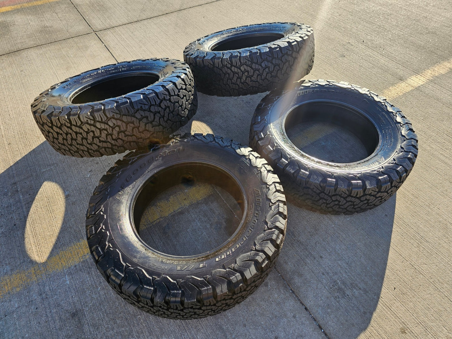 (4) 255/70/18 BFG KO2 A/T tires F-150 Sierra Tahoe Silverado NEW TAKE OFFS NEW