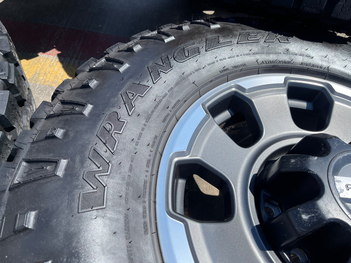 18" Ford F-250 F-350 OEM TREMOR rims wheels 10482 tires DURATRAC R/T 35"