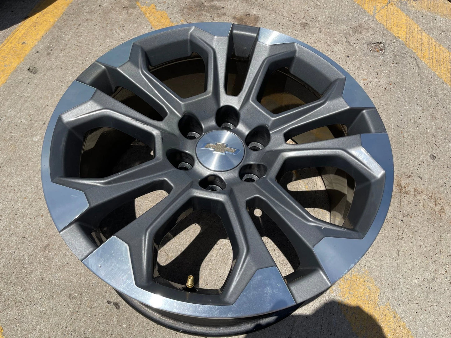 20" Chevy Tahoe Silverado OEM 14090 95417 wheel rim GMC Yukon spare
