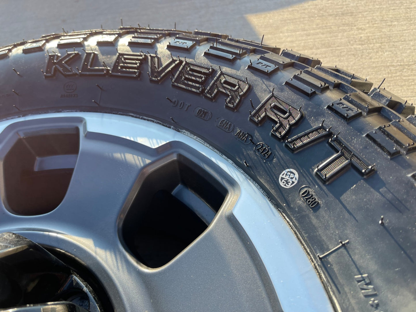 18" Ford F-250 F-350 OEM TREMOR rims wheels 10482 KENDA KLEVER R/T 33" NEW