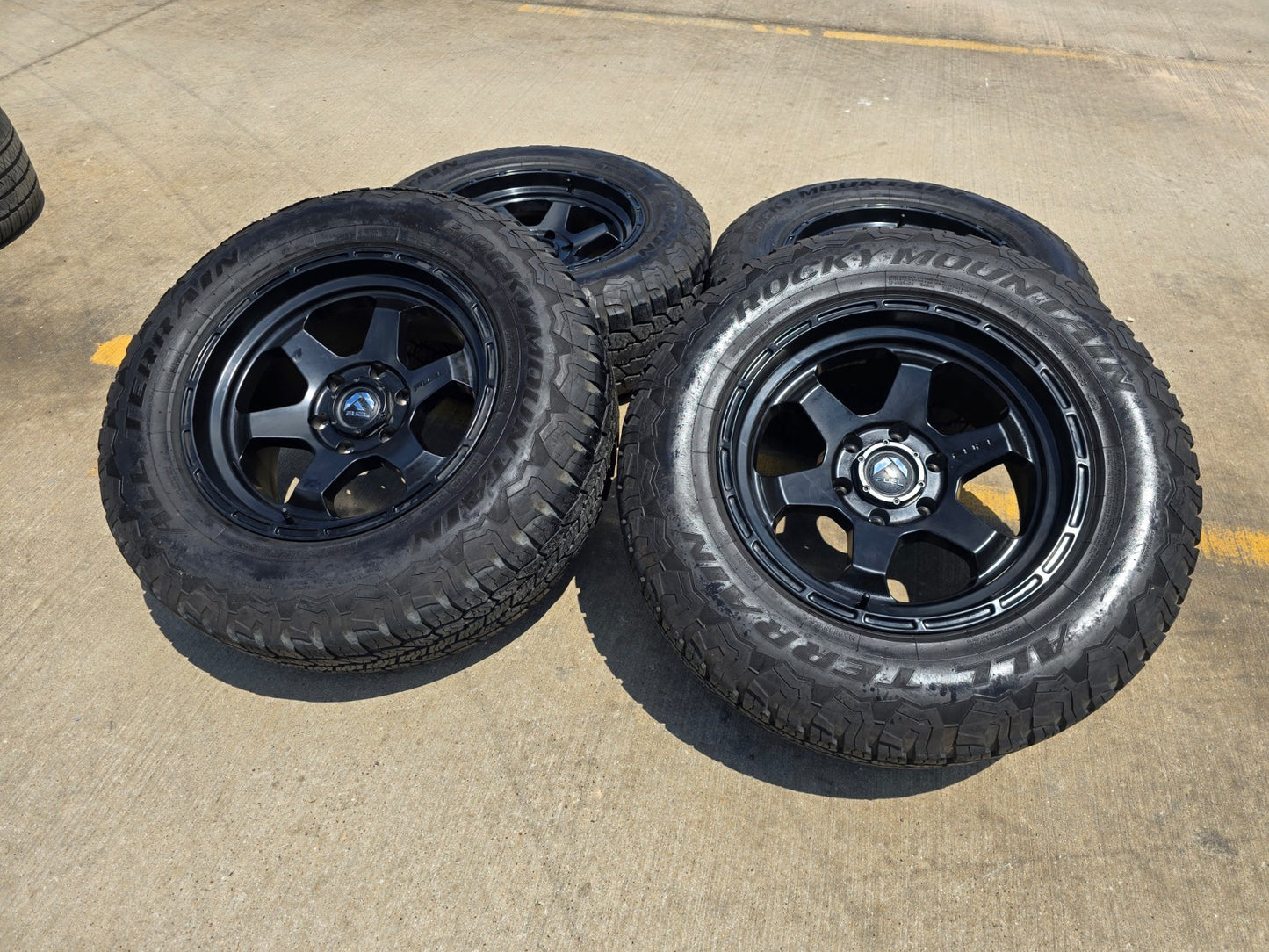 18x9 Fuel Shok D644 Chevy Silverado RAM Tacoma wheels rims 6x139 6x5.5 tires