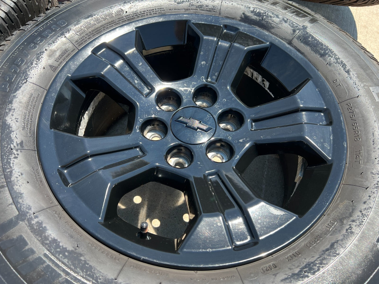 18" Chevy Tahoe Suburban Z71 OEM 5647 5753 wheels rims tires black Silverado