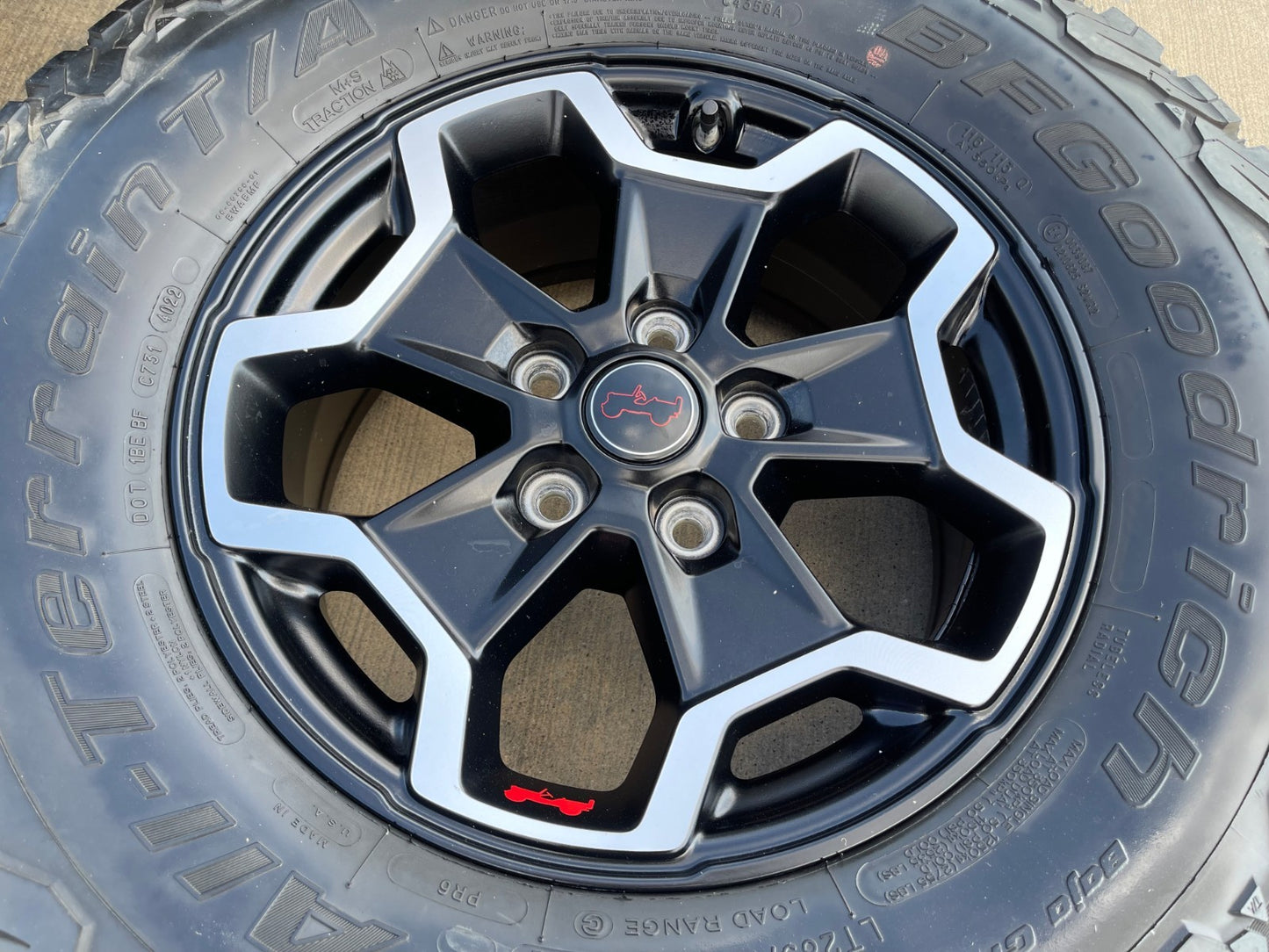 17" Jeep Wrangler RUBICON OEM wheels rims tires 9237 SET black BFG 33"
