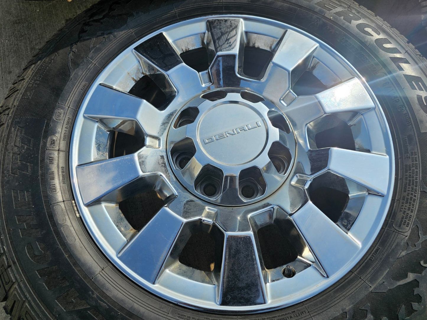 20" GMC Sierra 2500 3500 DENALI OEM 5704 wheels rims tires HERCULES