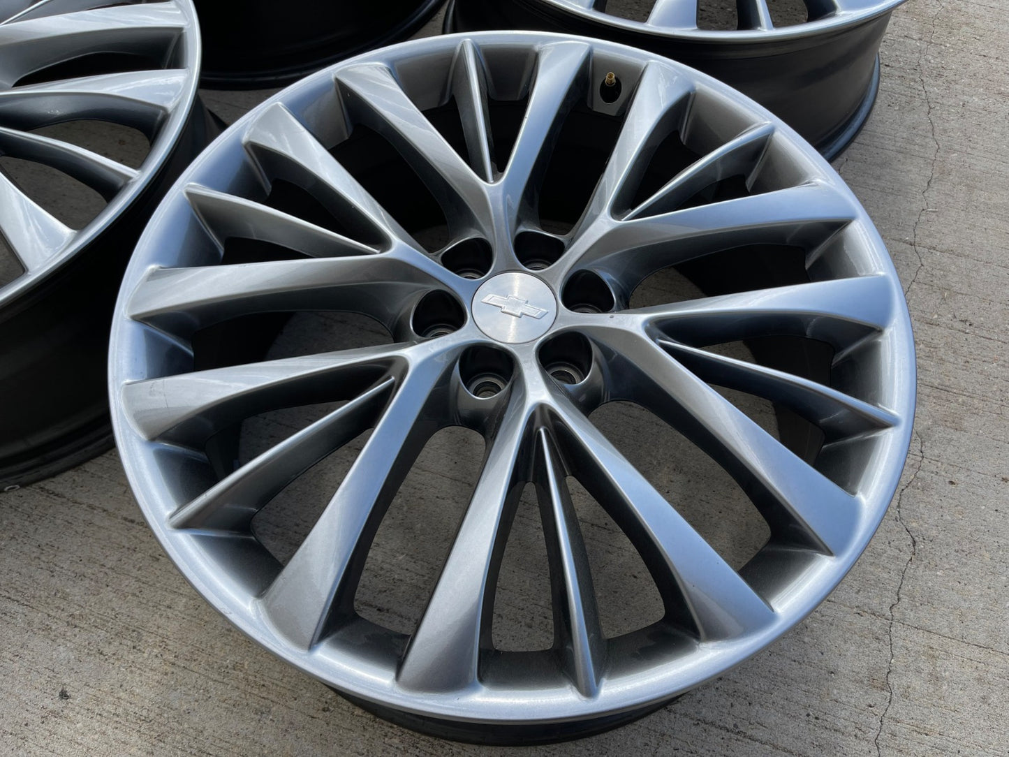 22" Buick Enclave OEM 90043 wheels rims Blazer Acadia Traverse XT6 2025 2026 NEW