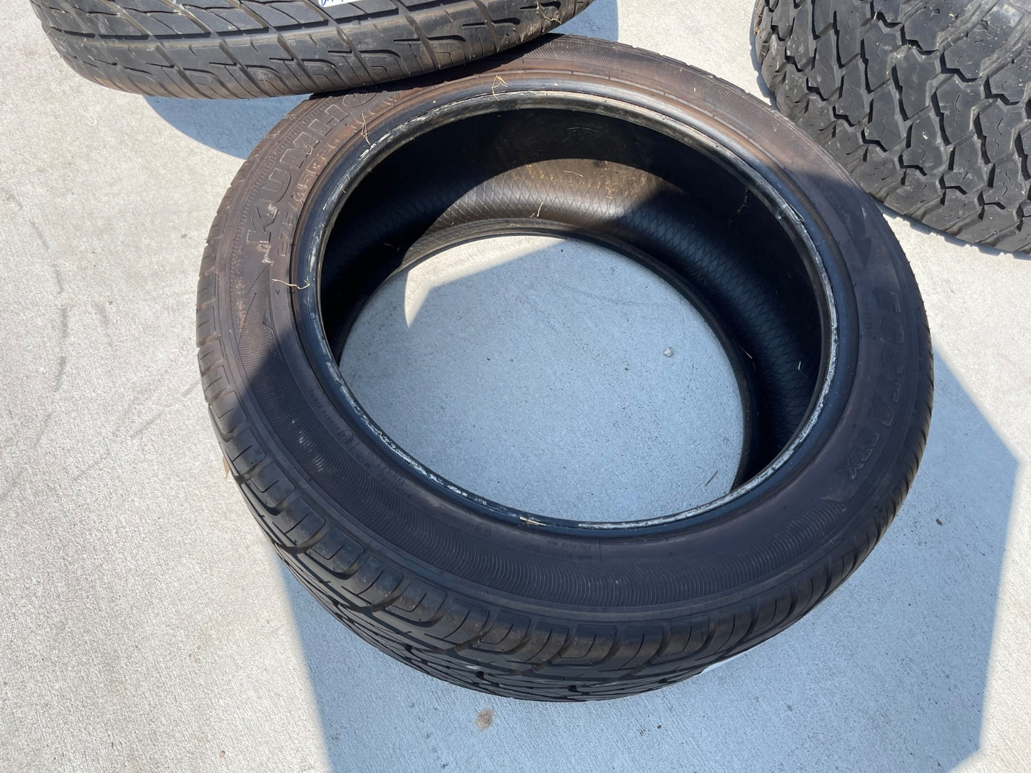 (1) 275/45/20 Kuhmo Ecsta STX tire 106W 275/45R20