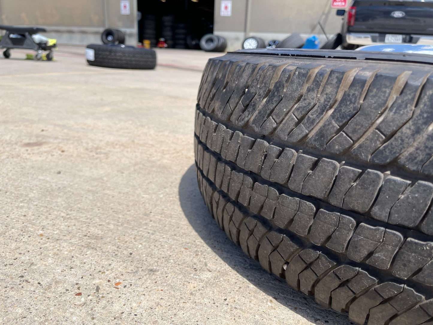 17" Ford F-350 Dually OEM 10477 rim wheel tire MICHELIN A/T2 spare single