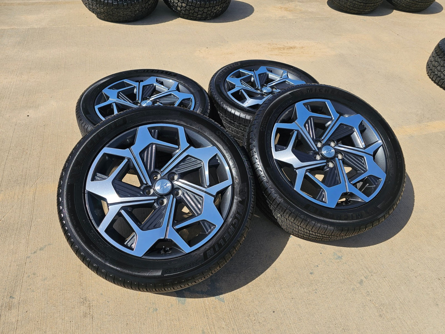 20" Hyundai Palisade Calligraphy OEM 71006 wheels rims 2024 2025 2026 MICHELIN