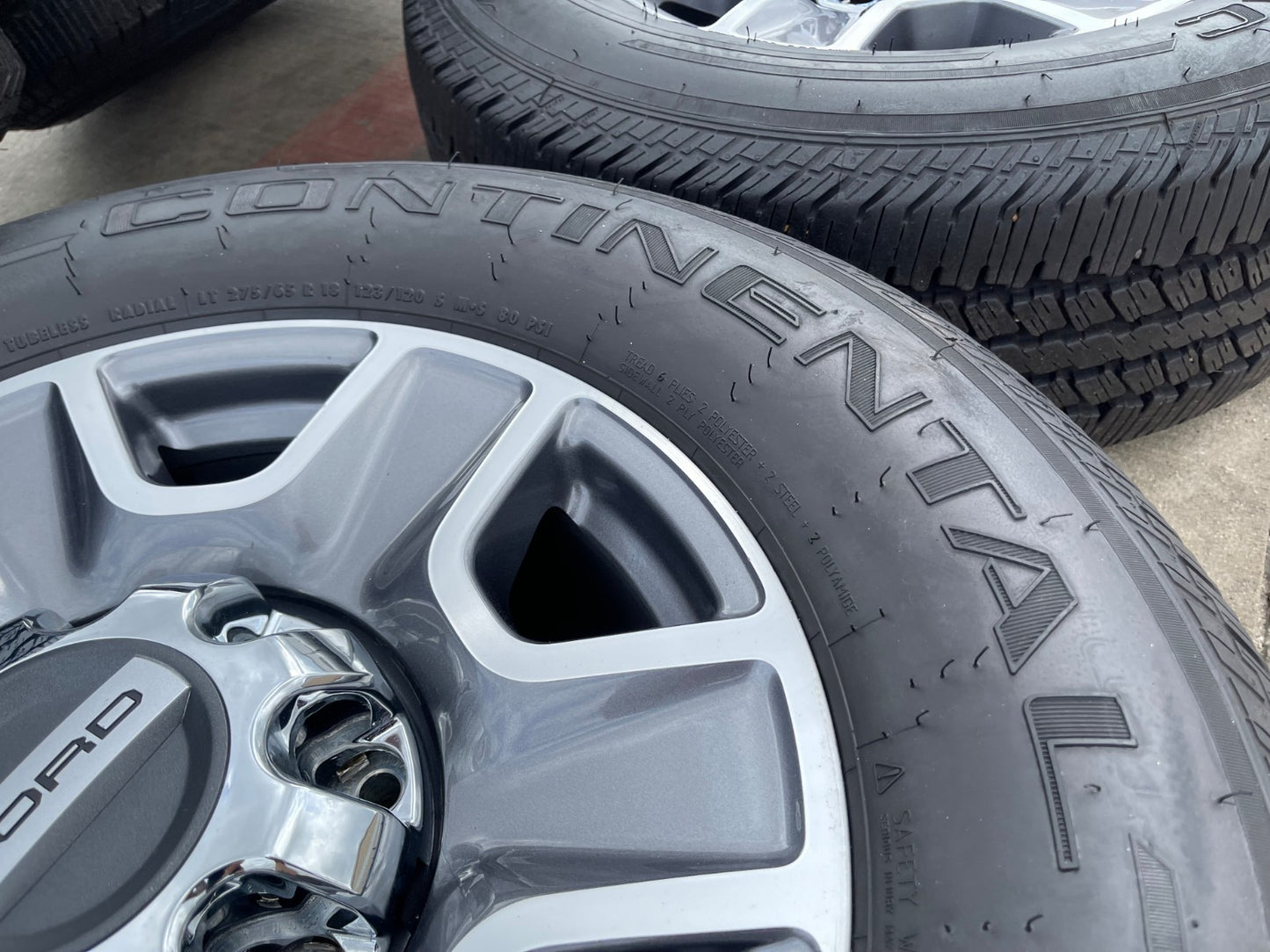 18" Ford F-250 F-350 Lariat FX-4 OEM wheels 10480 10298 tires NICE