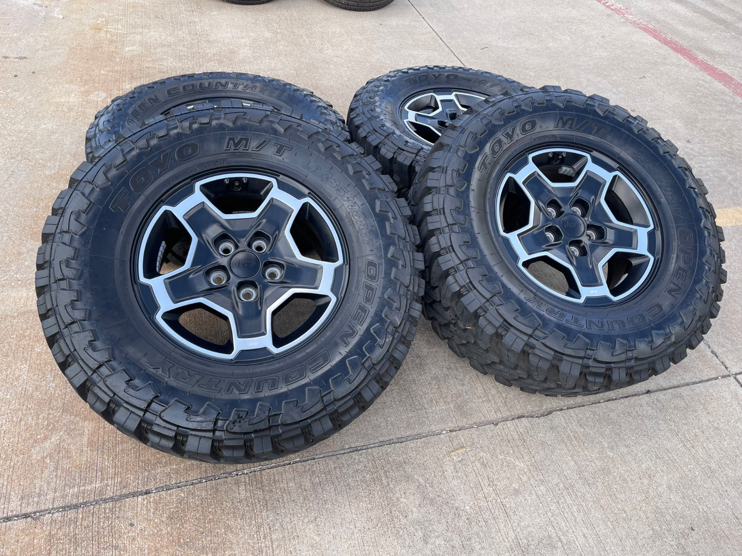 17" Jeep Wrangler RUBICON OEM wheels rims tires 9259 black TOYO 33"