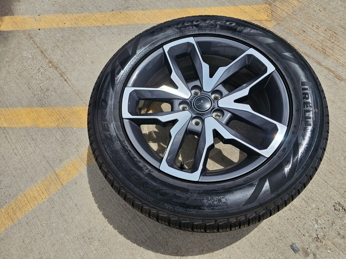 (1) 20" Jeep Wrangler Rubicon 4XE OEM 9333 wheel rim Gladiator 2024 2025