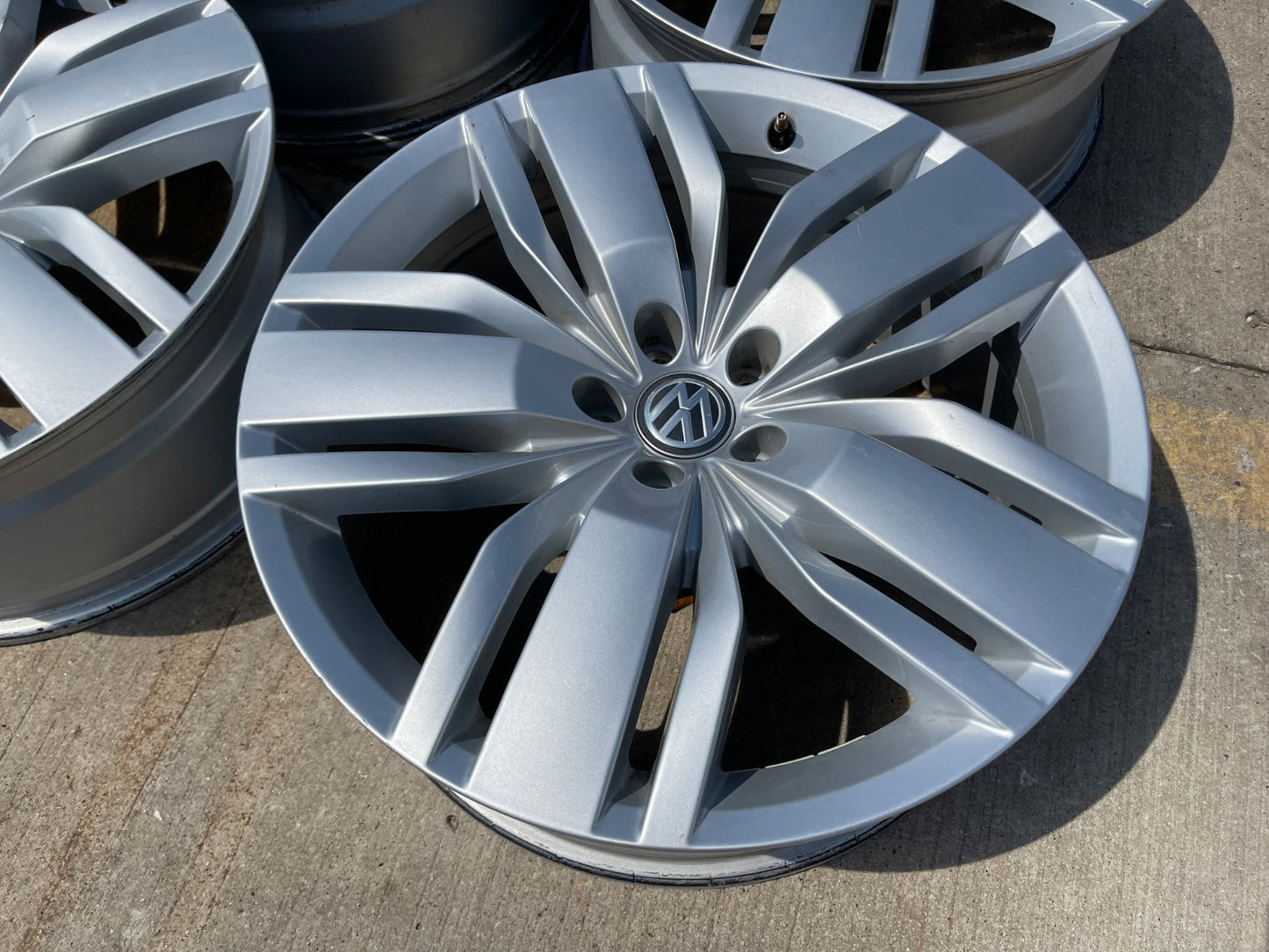 20" VW Atlas OEM wheels rims 70029 Audi Q7 Q8 2020 2021 2022 2023 DISCOUNTED