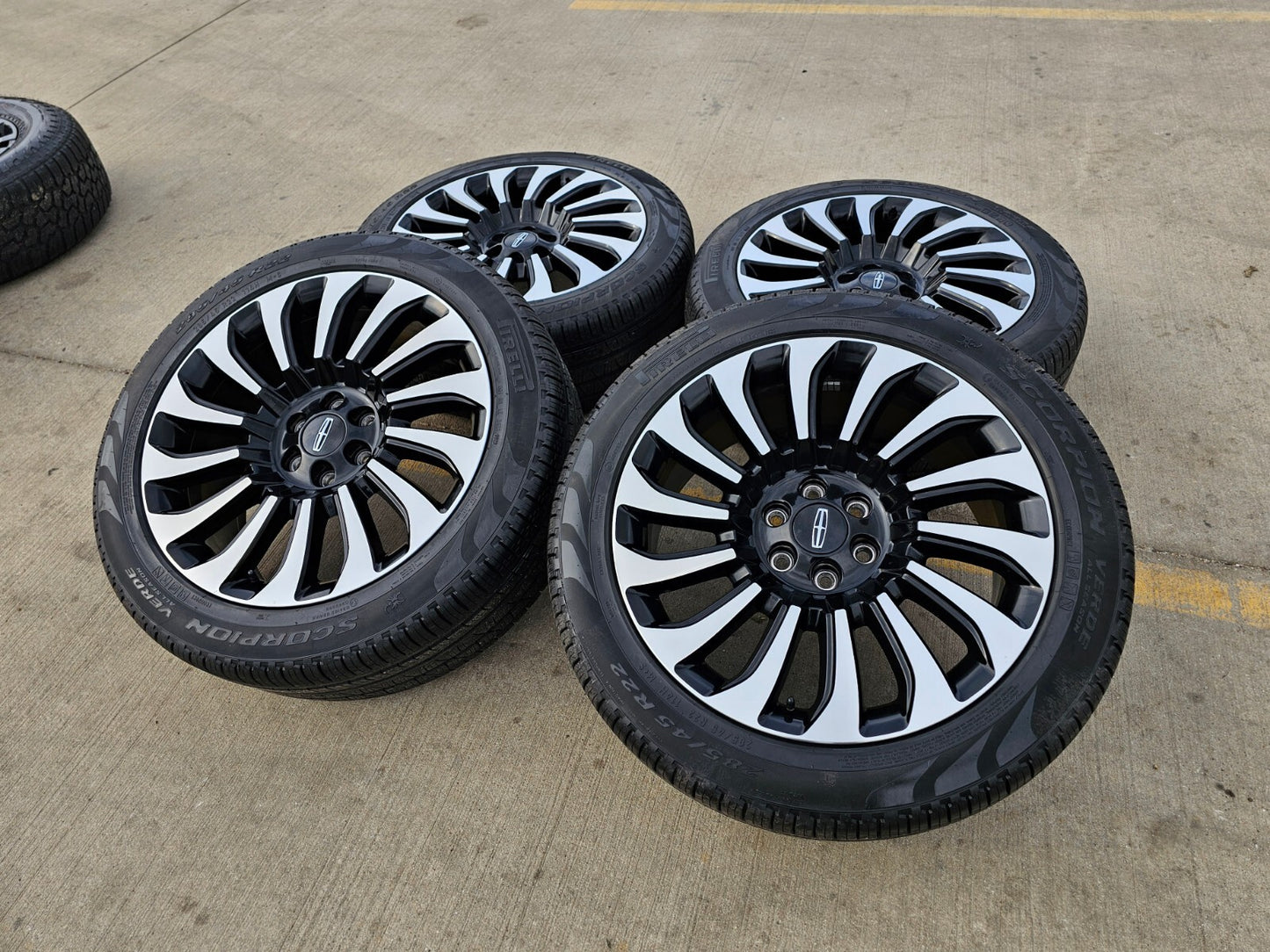 22" Lincoln Navigator OEM rims wheels 10499 95383 Black Label 2023 2024 2025