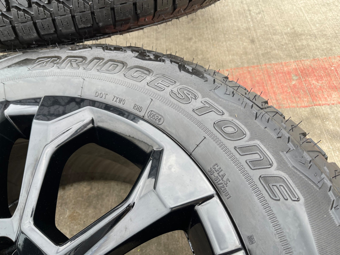 20" Chevy Tahoe Silverado OEM 14090 95417 wheels rims tires BRIDGESTONE A/T NEW
