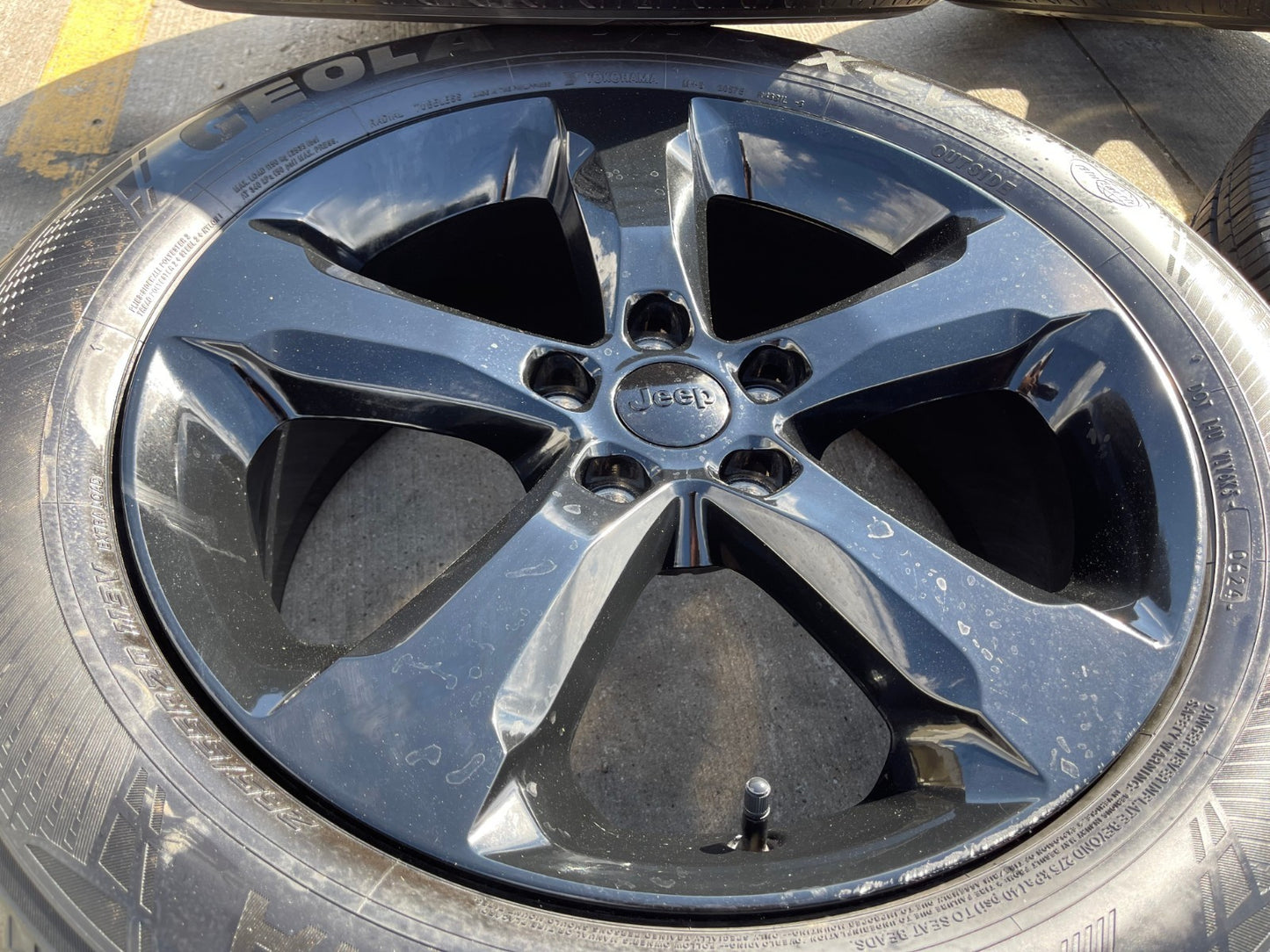 20" Jeep Grand Cherokee L OEM black wheels rims 9287 95199 tires