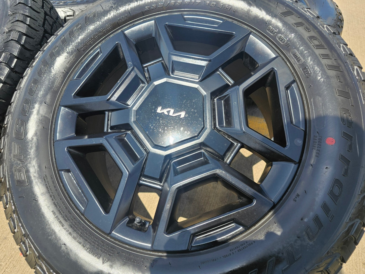 17" Kia Sorento X-PRO OEM wheels rims tires Telluride Sedona 2024 2025 NEW