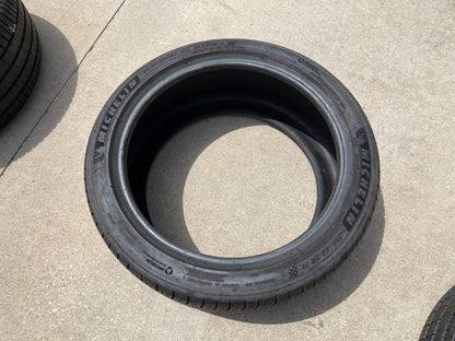 (1) 255/40/19 Michelin Pilot A/S All Season 4 100Y XL 255/40R19 tire
