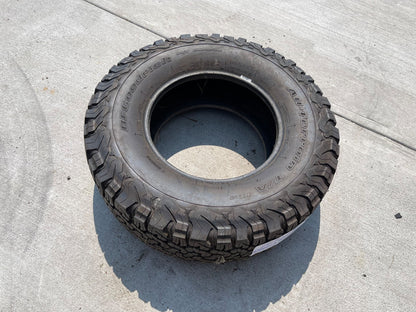 (1) 295/70/17 BFG KO2 A/T tire 295/70R17 LT 10 ply LRE 121S TAKE OFF NEW