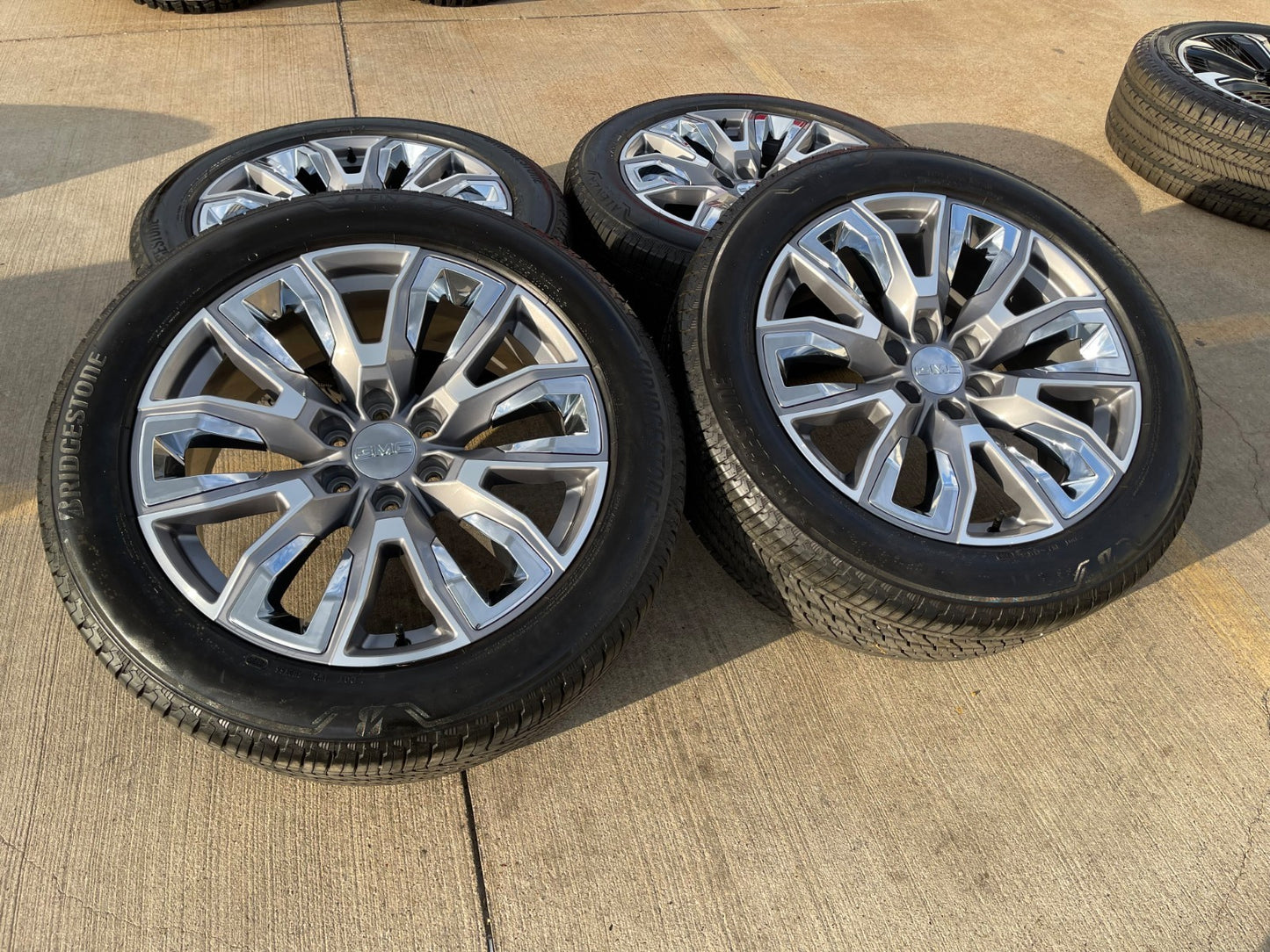 22" GMC Yukon Chevy Tahoe Escalade OEM 95513 14134 wheels rims BRIDGESTONE NEW